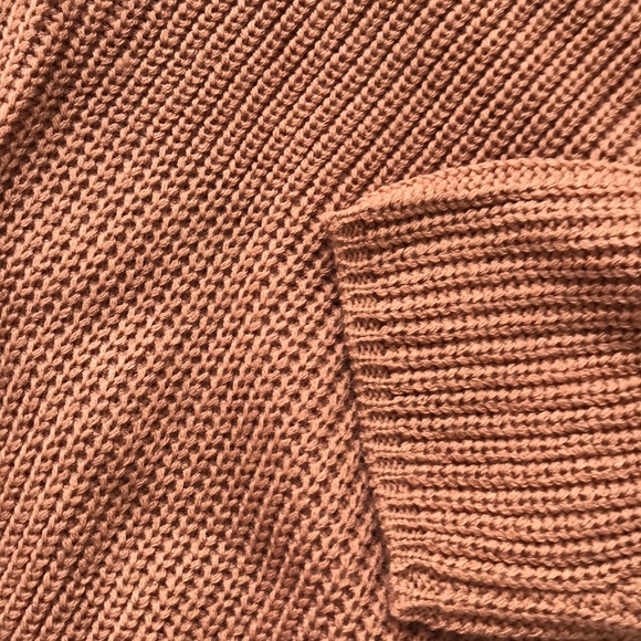 Cozy Twist Back sweater - Picture 7 of 7